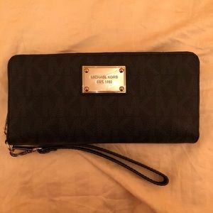 Michael Kors Jet Set Wrislet/Wallet